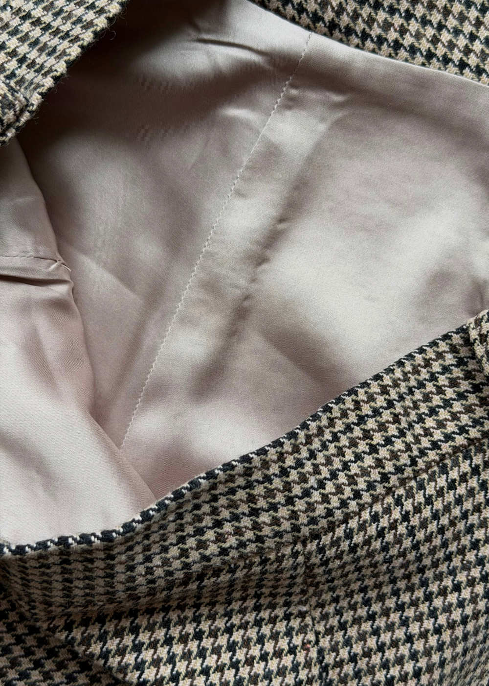 Interior lining and stitched seam beside the houndstooth outer fabric in the Brock collection
