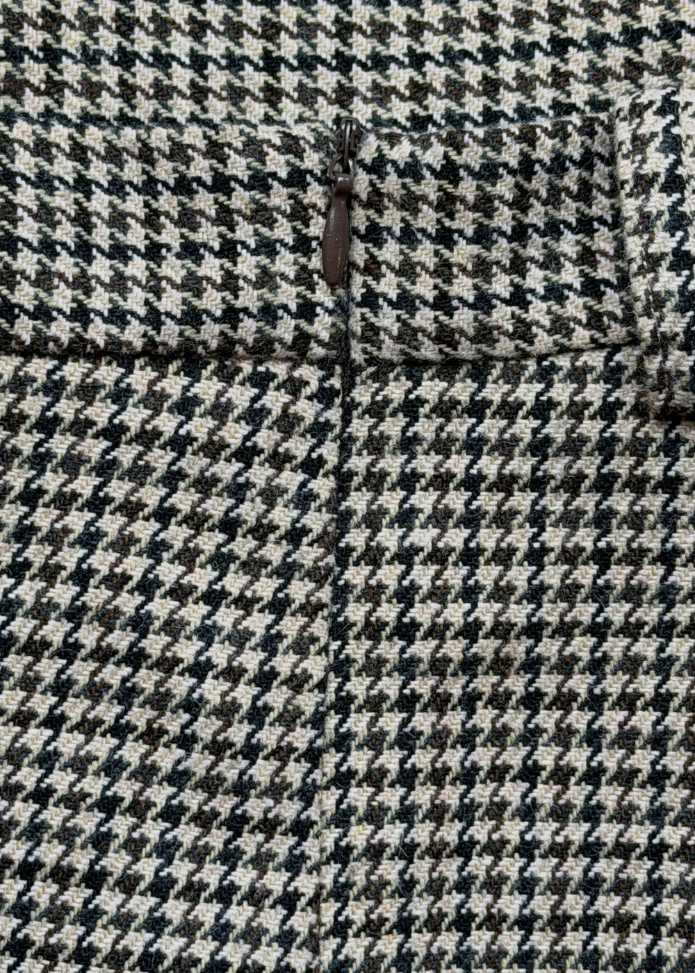 Close-up of the concealed side zip on the Brock houndstooth shorts